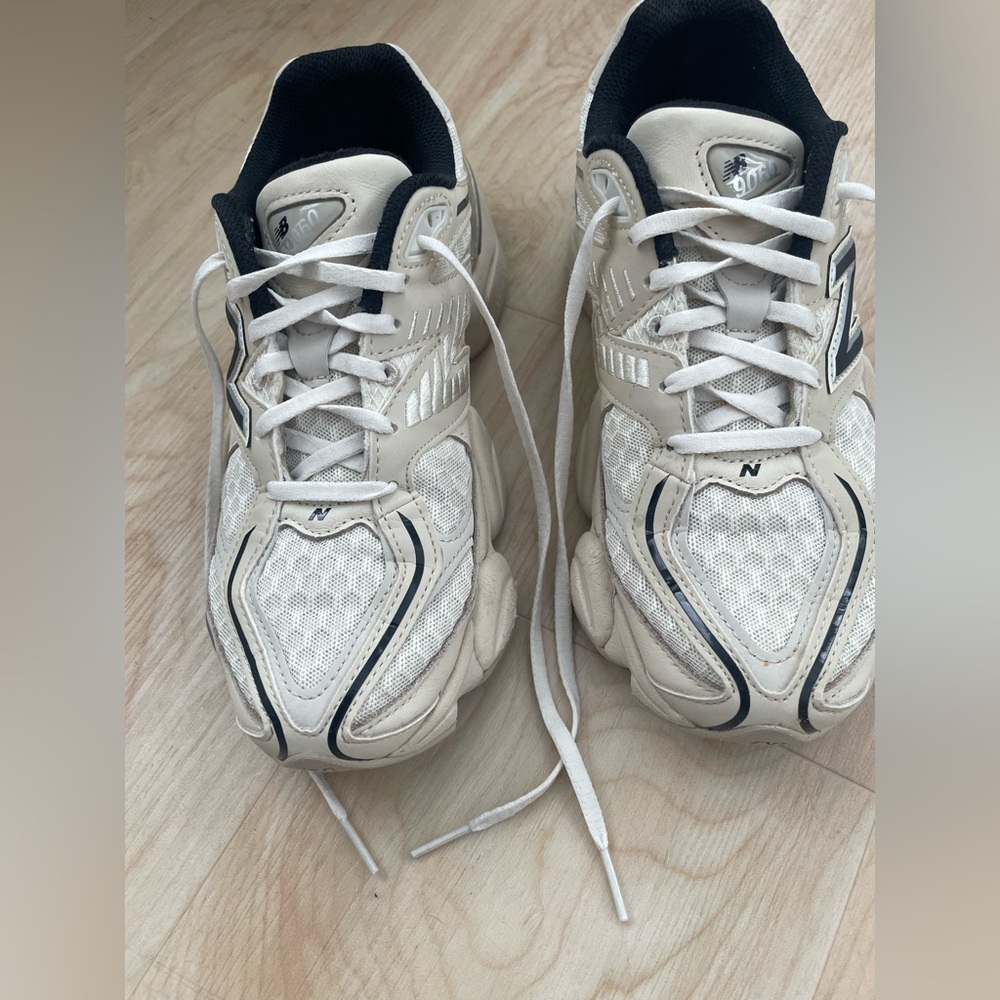 New Balance Cream and Black Sneakers - Picture 2 of 14